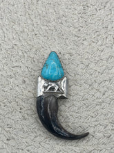 Load image into Gallery viewer, Carico Lake Turquoise Bear Claw Pendent
