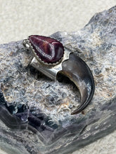 Load image into Gallery viewer, Purple Spiny Oyster Black Bear Claw Pendant
