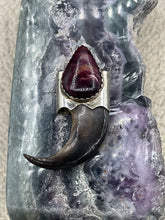 Load image into Gallery viewer, Purple Spiny Oyster Black Bear Claw Pendant
