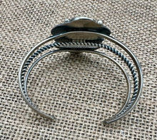 Load image into Gallery viewer, Spiny Oyster Navajo SS bracelet
